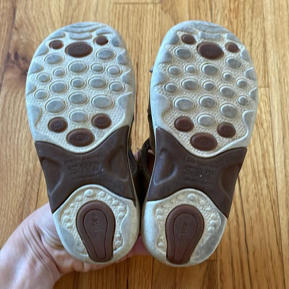 Gold Stride Rite Sandals - Picture 3 of 3